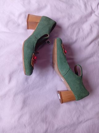 Zapatos RIGHT & OCTOBER piel tacón madera