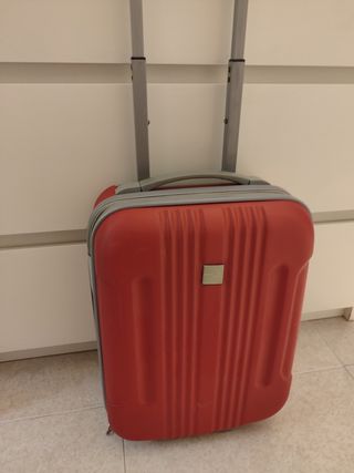 Maleta de viaje roja