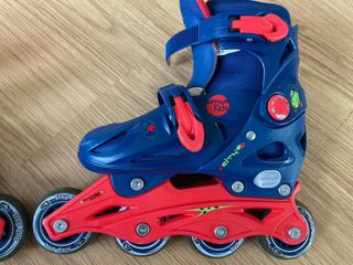 Patines en línea infantiles azules y rojos 