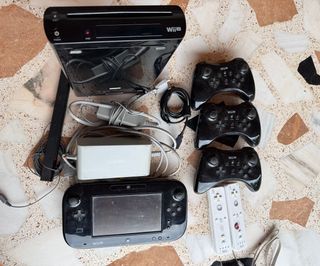 Nintendo Wii U + mandos y accesorios