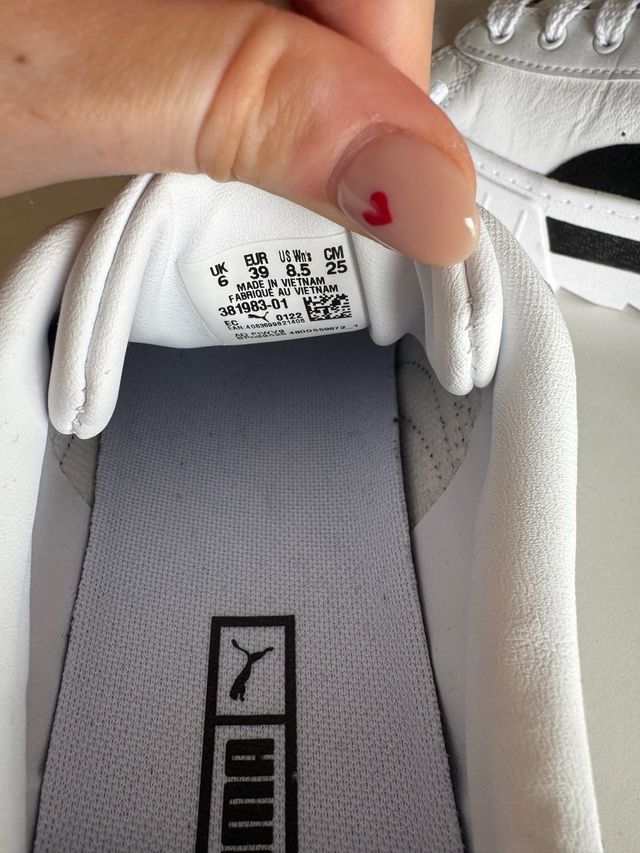 Zapatillas Puma Blancas y Negras originales!