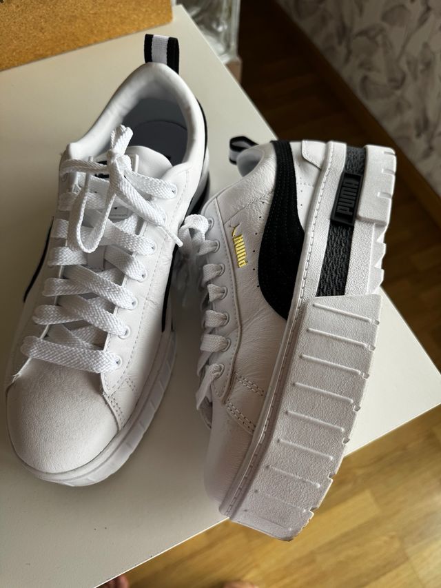 Zapatillas Puma Blancas y Negras originales!