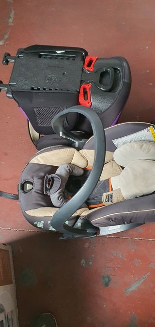 Maxi-Cosi y asiento para bebé
