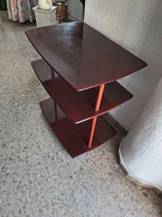 Mesa auxiliar de madera