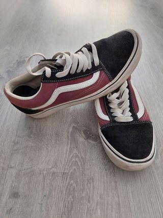 Zapatillas Vans Old Skool Negras y Rojas