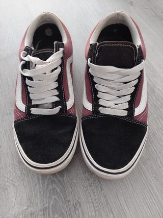 Zapatillas Vans Old Skool Negras y Rojas