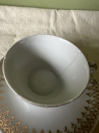 Taza de café Santa Clara con diseño dorado