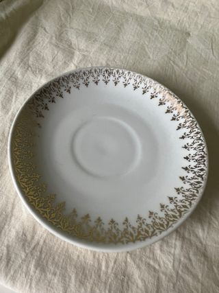 Taza de café Santa Clara con diseño dorado