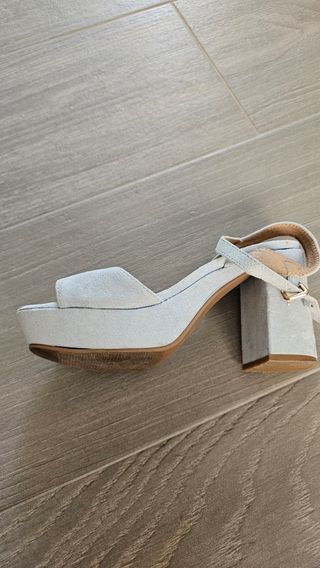 Sandalias azul claro tacón