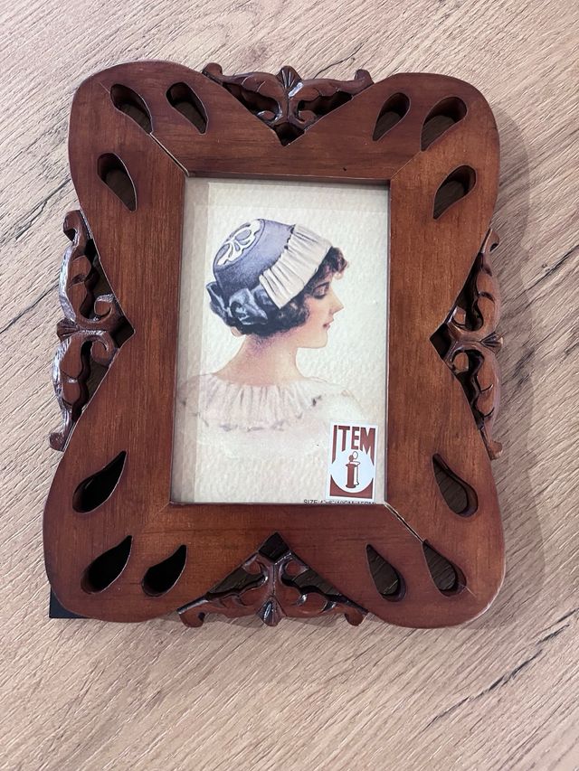 Portafotos de madera decorado