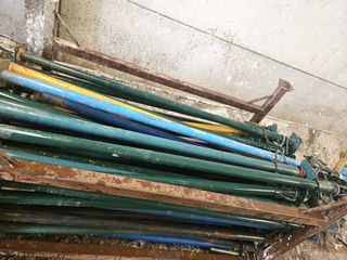 Puntales de obra metálicos