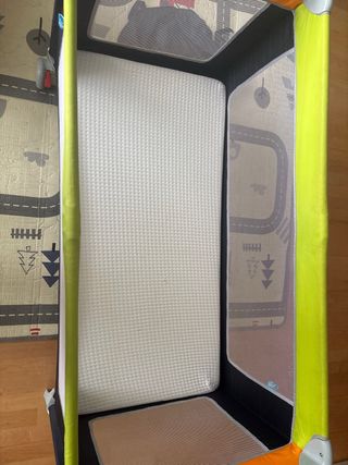 Cuna de viaje plegable. Colchón incluido 