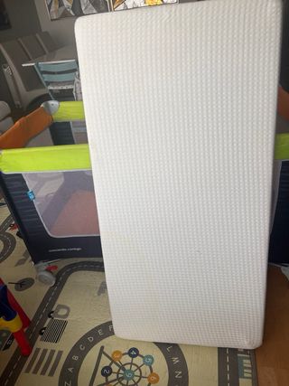 Cuna de viaje plegable. Colchón incluido 