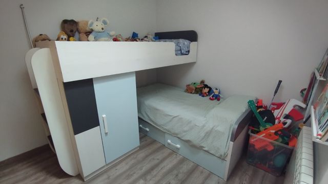 Cama tren con armario y cama inferior