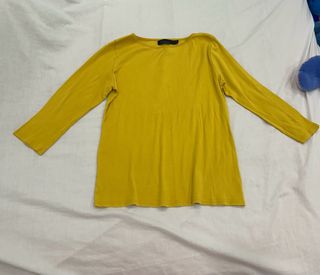 Camiseta amarilla manga larga