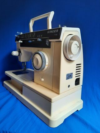Máquina coser SINGER eléctrica. Funciona perfecto