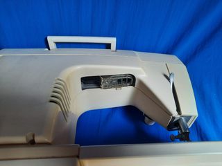 Máquina coser SINGER eléctrica. Funciona perfecto