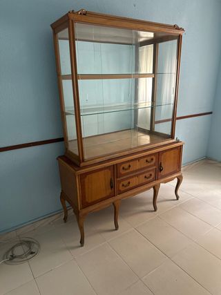 Vitrina de madera y cristal vintage. último precio