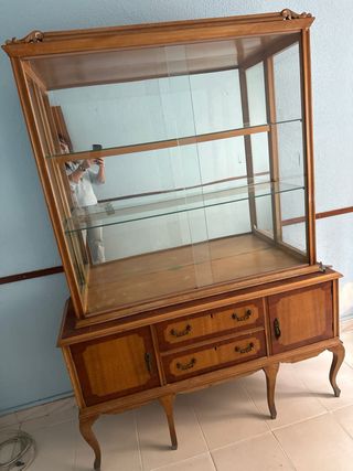 Vitrina de madera y cristal vintage. último precio