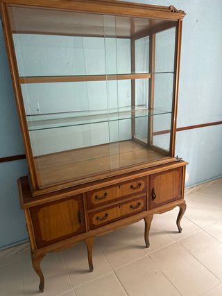 Vitrina de madera y cristal vintage. último precio