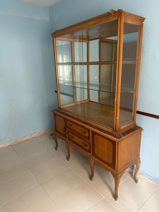 Vitrina de madera y cristal vintage. último precio