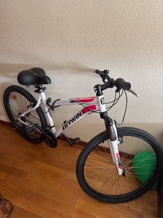 Bicicleta BTWIN blanca y rosa