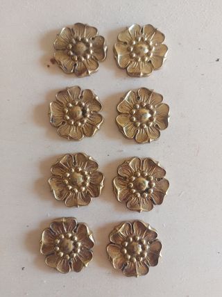 Fiori decorativi in metallo dorato