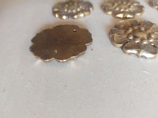 Fiori decorativi in metallo dorato