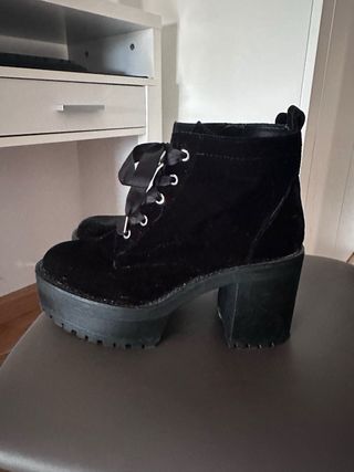 Botines terciopelo negro Pull & Bear