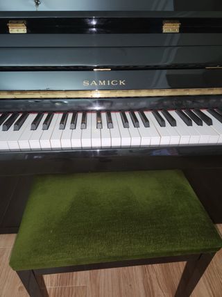 Piano vertical acústico Samick