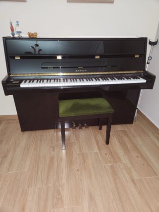 Piano vertical acústico Samick
