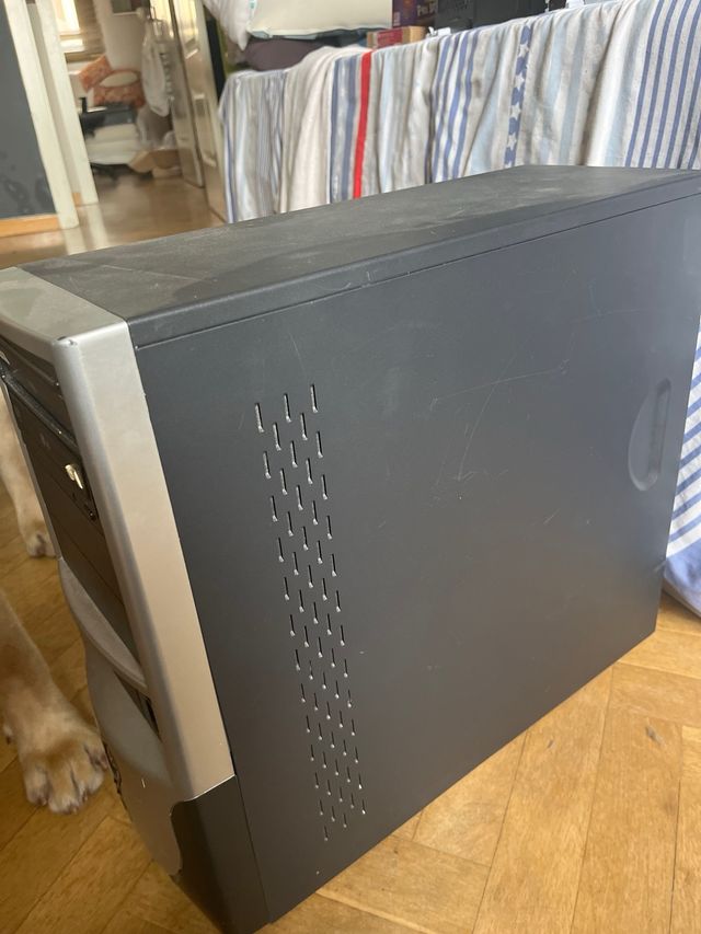 Torre PC Sobremesa Negra y Plateada