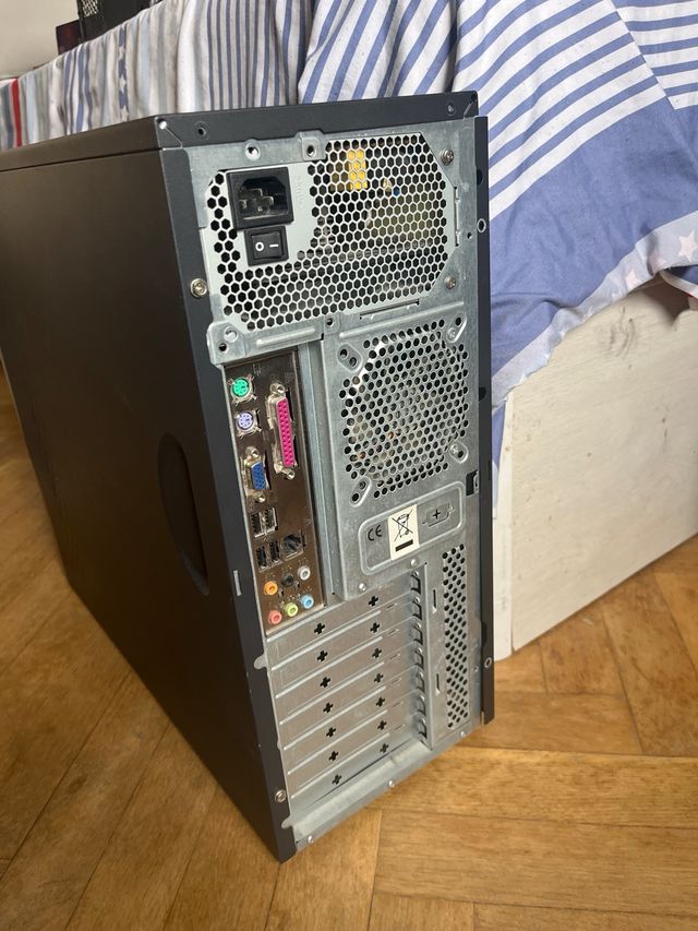 Torre PC Sobremesa Negra y Plateada