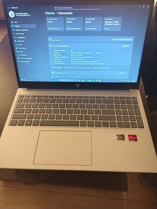 HP Laptop 15 con AMD Ryzen 5