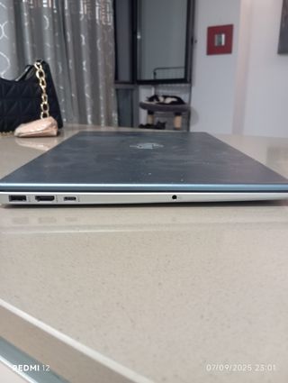 HP Laptop 15 con AMD Ryzen 5