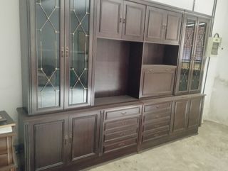 Mueble bar salón madera y cristal