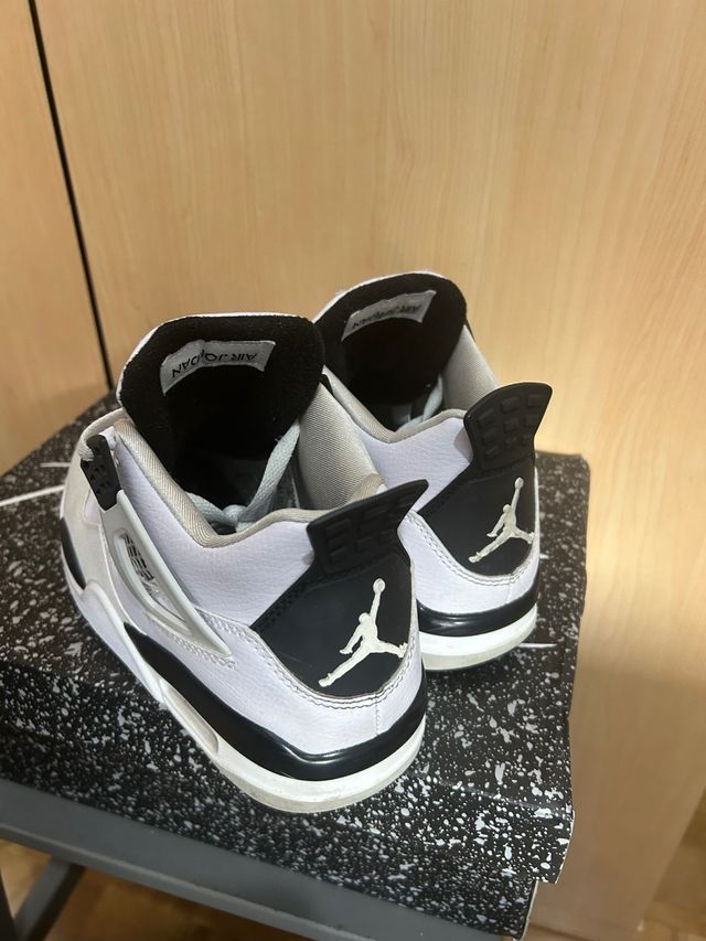 Jordan 4 Retro Military Black Talla 40