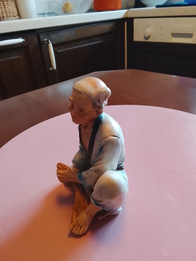 Figura de pescador de cerámica