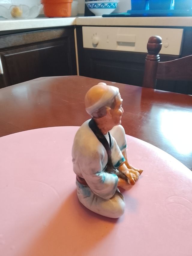 Figura de pescador de cerámica