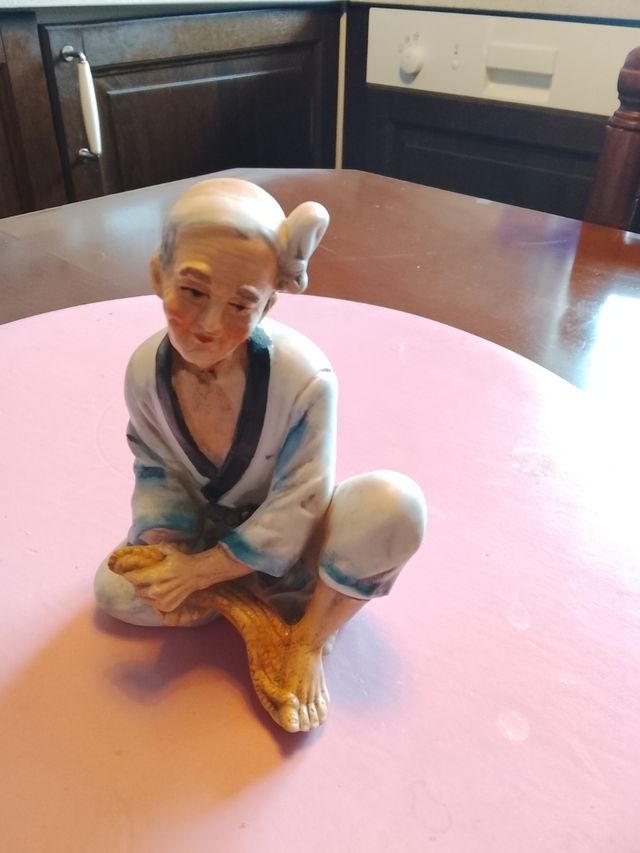 Figura de pescador de cerámica