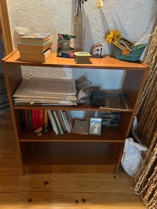 Estantería de madera marrón se puede desmontar