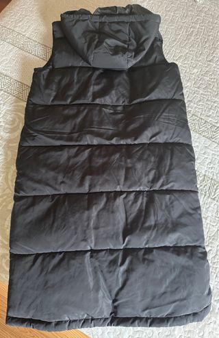 Chaleco acolchado Only negro largo con capucha