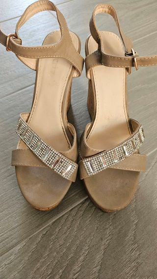 Sandalias Beige con Piedras