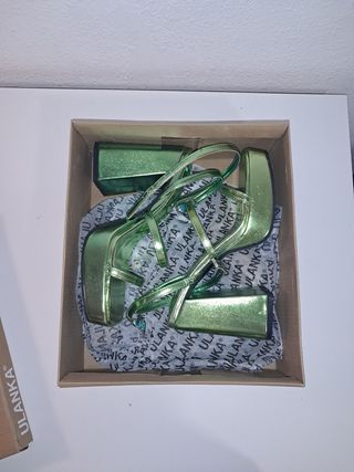 Tacones ULANKA verdes y dorados