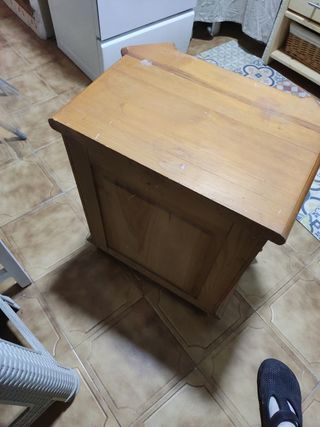 Mesita de noche antigua madera pino