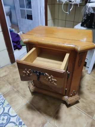Mesita de noche antigua madera pino