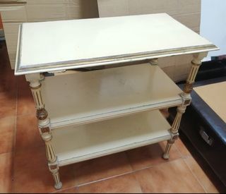 Mesita auxiliar de madera beige y dorada