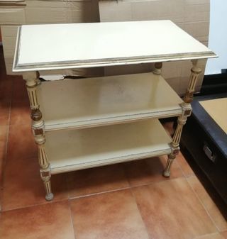 Mesita auxiliar de madera beige y dorada
