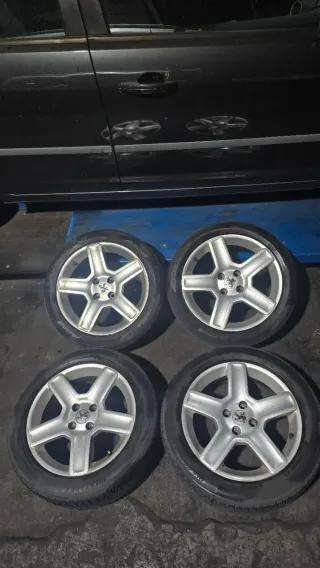 Vendo Llantas con neumaticos Peugeot 17 pulgadas