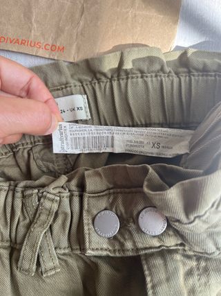 Pantalón STRADIVARIUS verde oliva T XS como nuevo